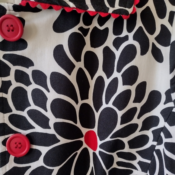 Jennifer Reale Design Chic Black White Red Floral Trench Coat  Size Medium - Picture 4 of 7